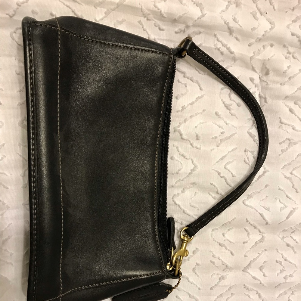 VINTAGE COACH HANDBAG.